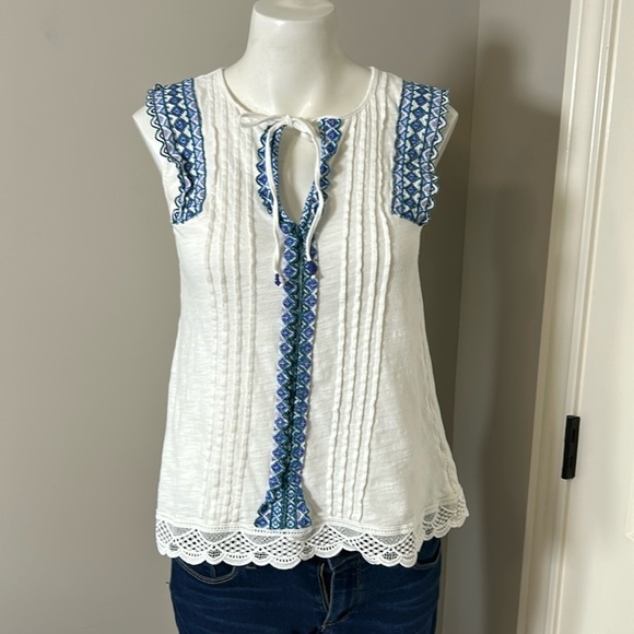 Anthropologie Sigrid White Blue Embroidered Top  Keyhole Tie Front Sz S - Picture 2 of 10
